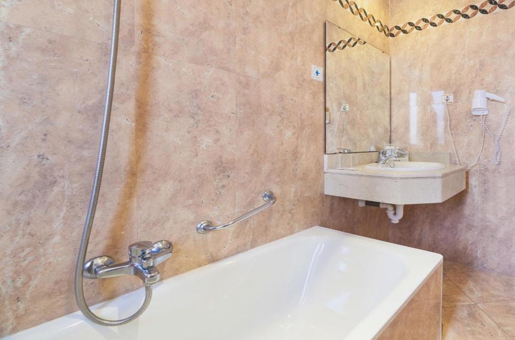 Hotel Globales Reina Cristina 4* - Tarifa Cádiz