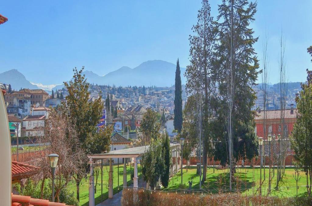 Relaxe com estilo perto de Granada: spa, jardins e cultura