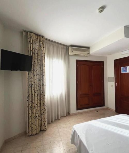 Budget-friendly sun in Estepona - Hotel Piedra Paloma