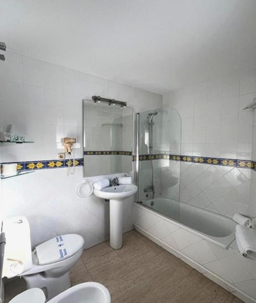 Budget-friendly sun in Estepona - Hotel Piedra Paloma
