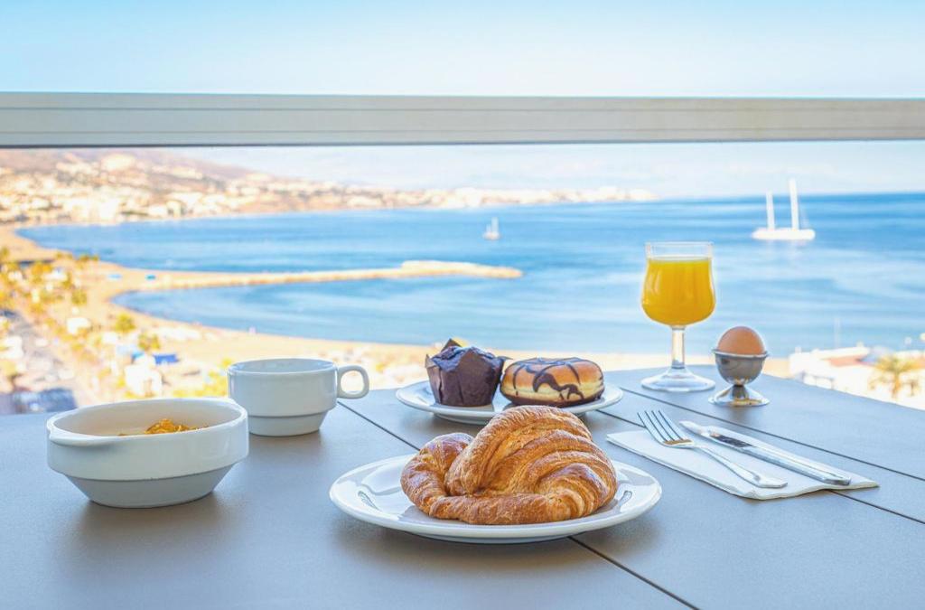 Seaside stay in Fuengirola - Hotel Apartamentos Pyr Fuengirola