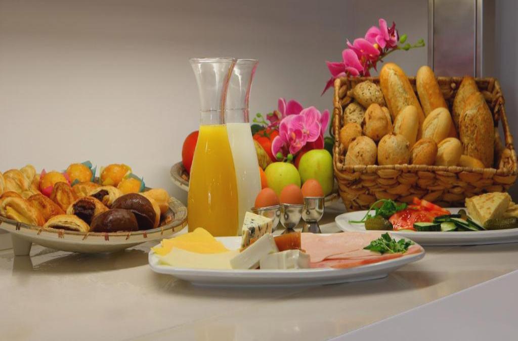 Seaside stay in Fuengirola - Hotel Apartamentos Pyr Fuengirola