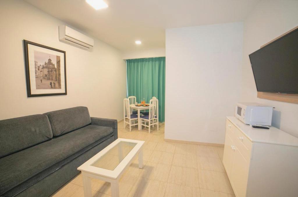 Seaside stay in Fuengirola - Hotel Apartamentos Pyr Fuengirola