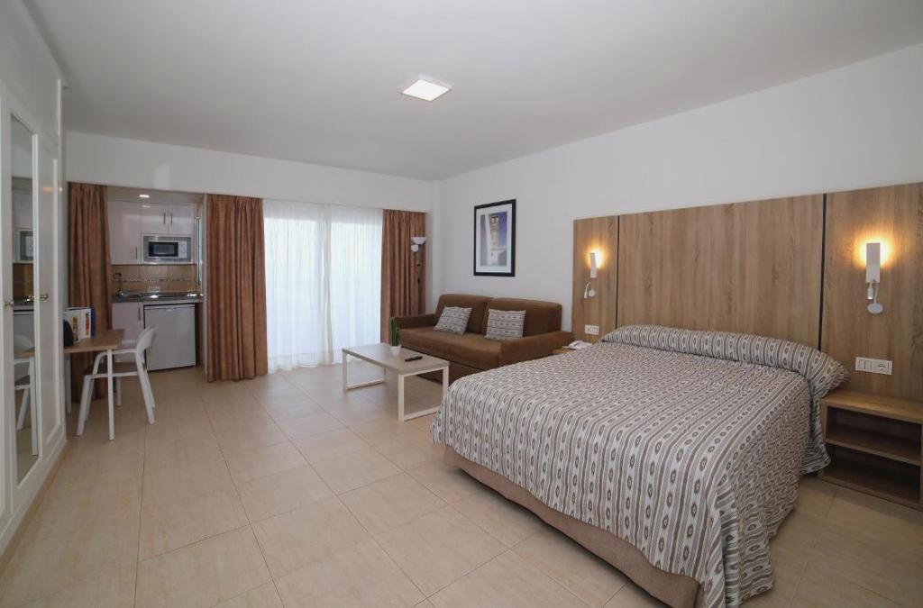 Seaside stay in Fuengirola - Hotel Apartamentos Pyr Fuengirola
