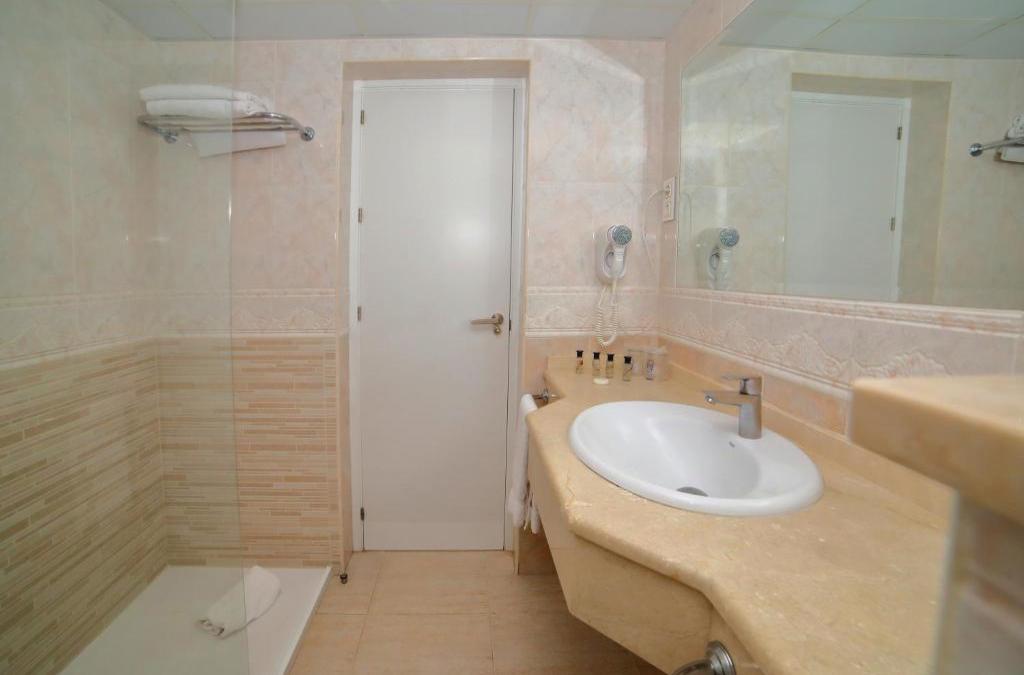 Seaside stay in Fuengirola - Hotel Apartamentos Pyr Fuengirola