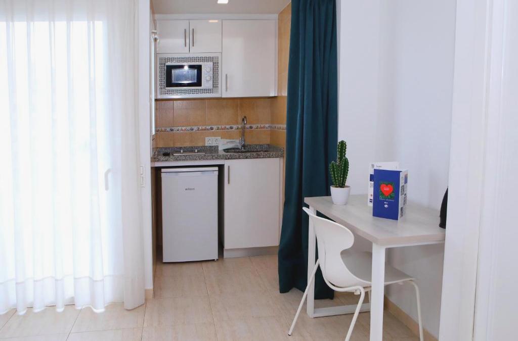 Seaside stay in Fuengirola - Hotel Apartamentos Pyr Fuengirola