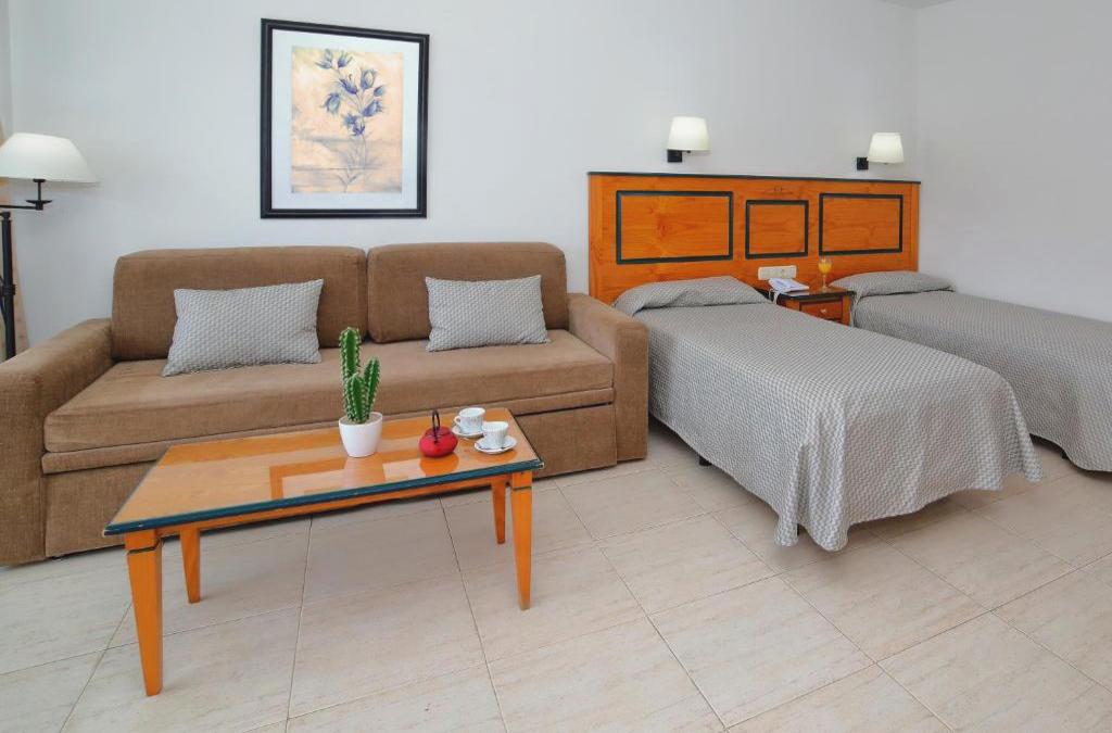 Seaside stay in Fuengirola - Hotel Apartamentos Pyr Fuengirola