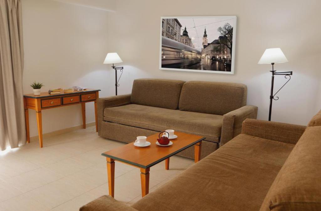 Seaside stay in Fuengirola - Hotel Apartamentos Pyr Fuengirola
