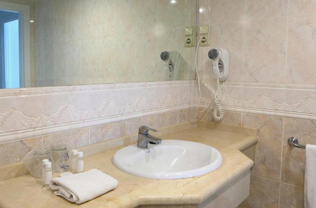 Seaside stay in Fuengirola - Hotel Apartamentos Pyr Fuengirola