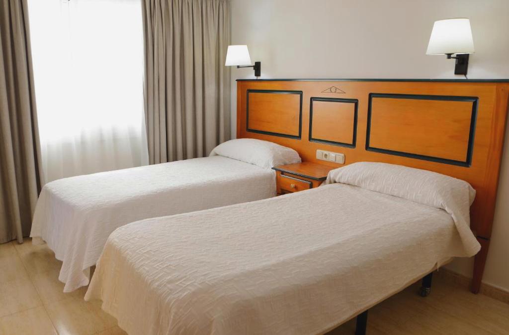 Seaside stay in Fuengirola - Hotel Apartamentos Pyr Fuengirola