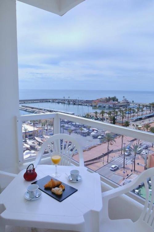 Seaside stay in Fuengirola - Hotel Apartamentos Pyr Fuengirola