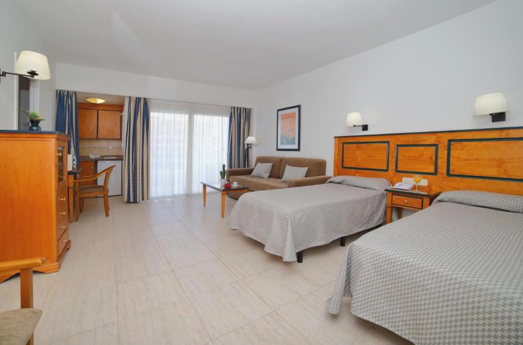 Seaside stay in Fuengirola - Hotel Apartamentos Pyr Fuengirola