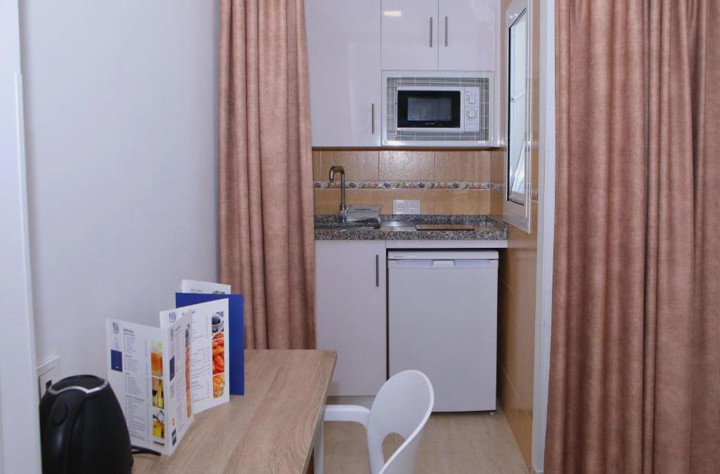 Seaside stay in Fuengirola - Hotel Apartamentos Pyr Fuengirola