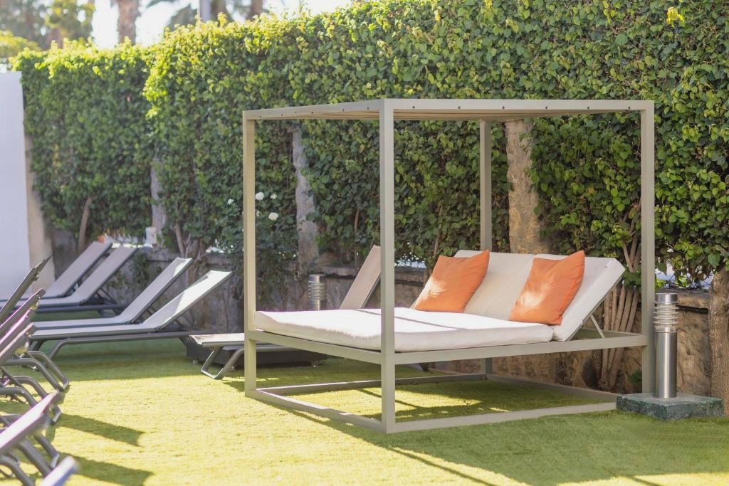 Discover the wonders of Malaga with this beachfront hotel