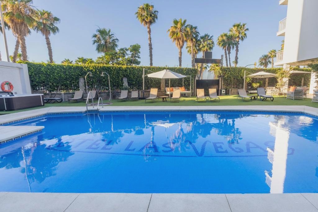 Discover the wonders of Malaga with this beachfront hotel