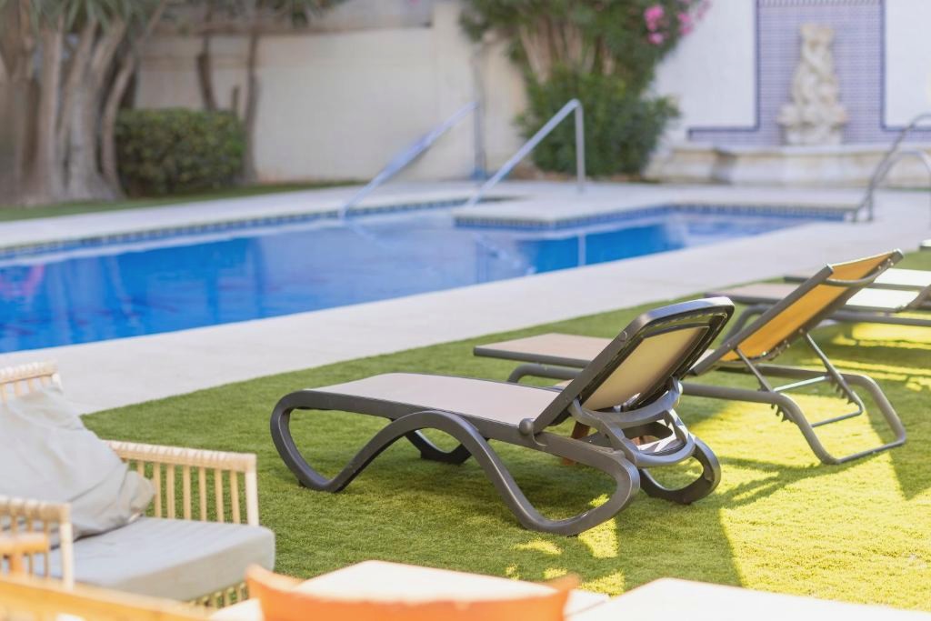 Discover the wonders of Malaga with this beachfront hotel
