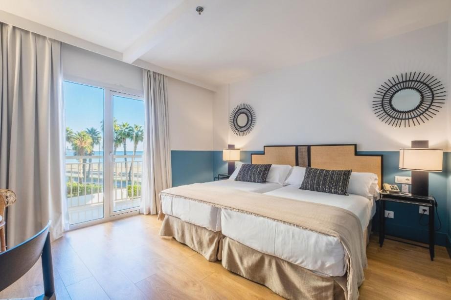 Discover the wonders of Malaga with this beachfront hotel