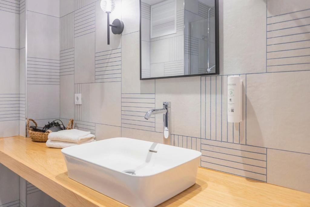 Discover the wonders of Malaga with this beachfront hotel - Soho Boutique Hotel Las Vegas