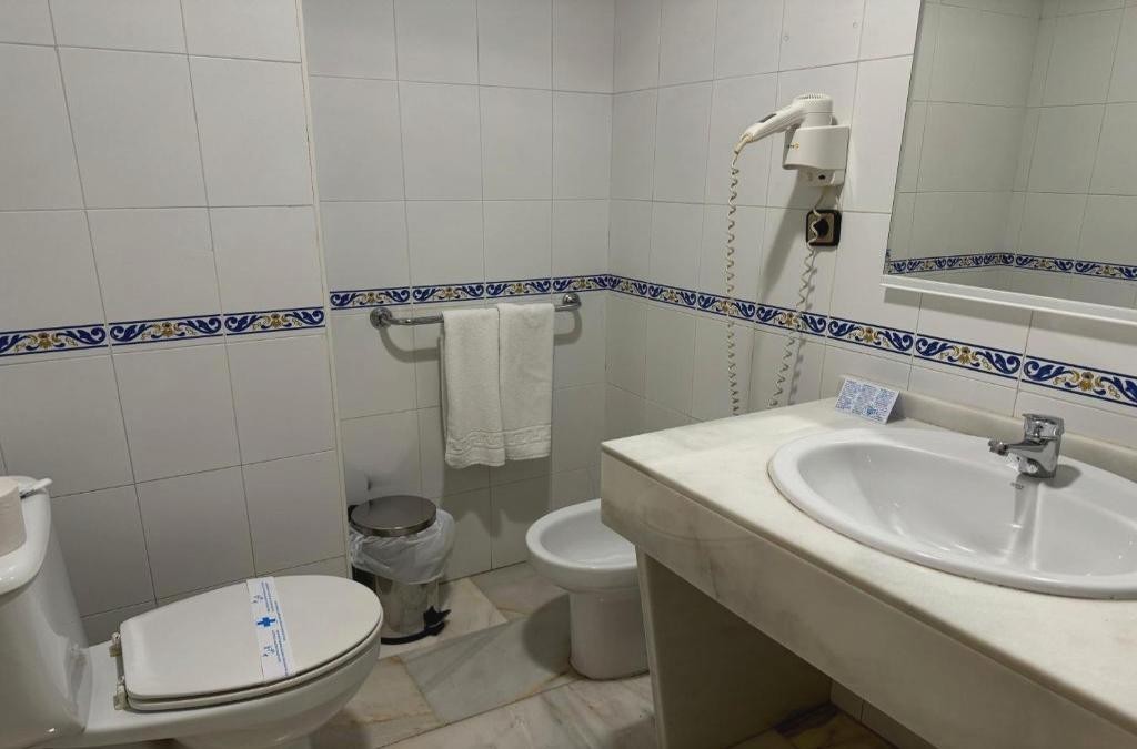 Costa del Sol erleben: Wellness und Meer in Nerja - Hotel Nerja Club by Dorobe