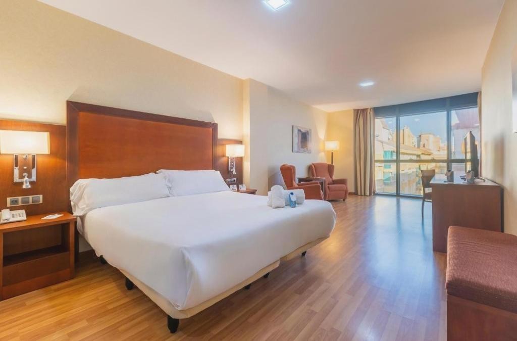 Die Costa del Sol jenseits von Málaga - Hotel BLUESEA Calabahia