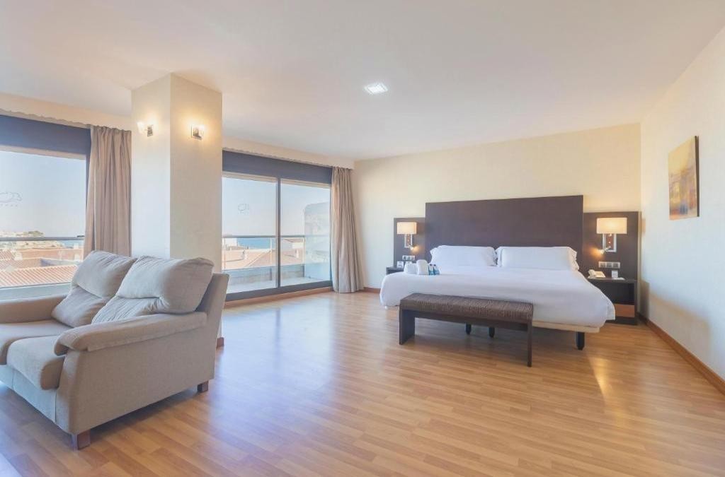 Die Costa del Sol jenseits von Málaga - Hotel BLUESEA Calabahia
