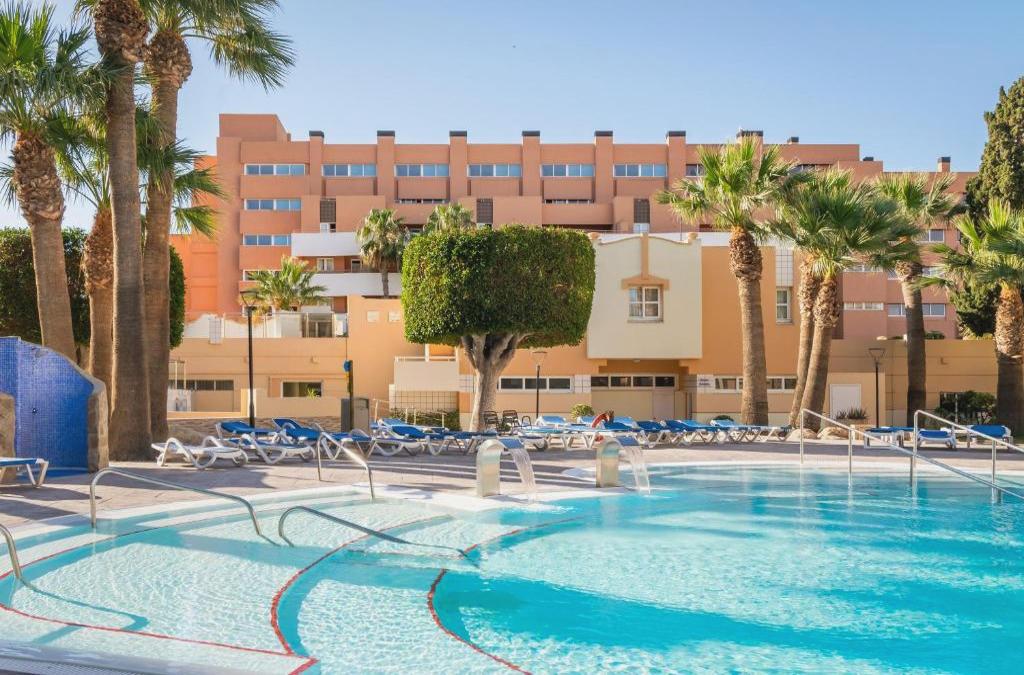 Retiro de praia familiar com vista para o Mediterrâneo em Roquetas de Mar