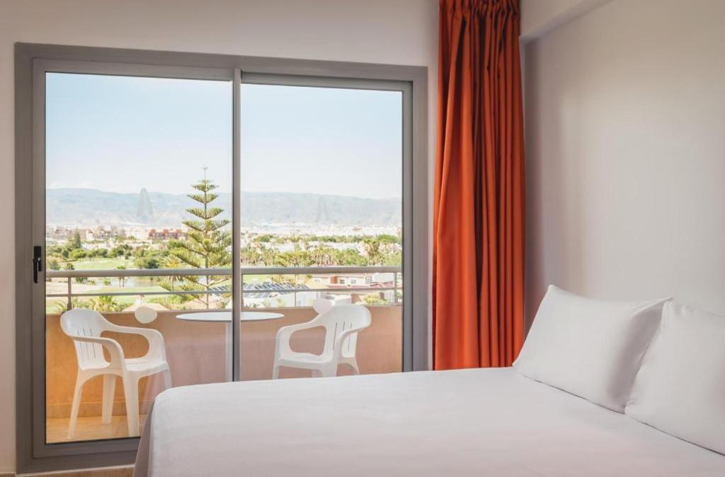 Retiro de praia familiar com vista para o Mediterrâneo em Roquetas de Mar - Alegria Fenix Family