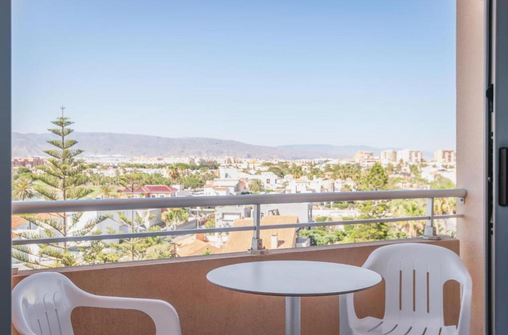 Retiro de praia familiar com vista para o Mediterrâneo em Roquetas de Mar - Alegria Fenix Family