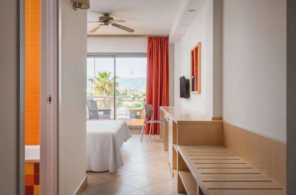 Retiro de praia familiar com vista para o Mediterrâneo em Roquetas de Mar - Alegria Fenix Family