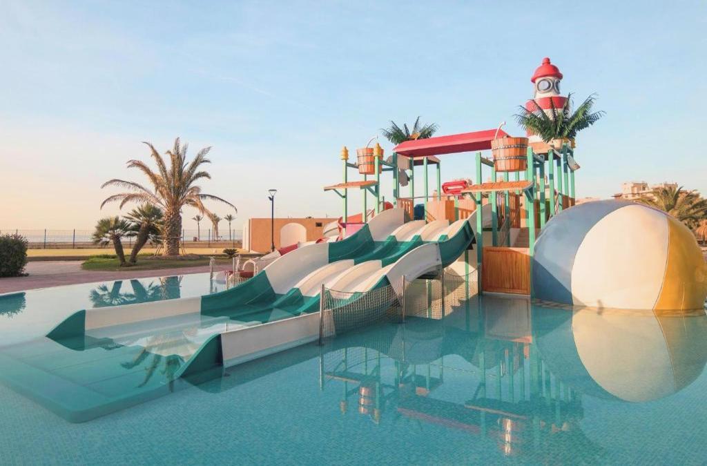 Roquetas: 4-Sterne-Hotel mit Rutschen - ALEGRIA Colonial Mar Aquafun