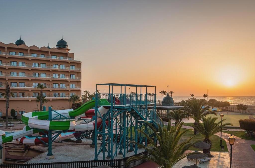 Roquetas: 4-Sterne-Hotel mit Rutschen - ALEGRIA Colonial Mar Aquafun