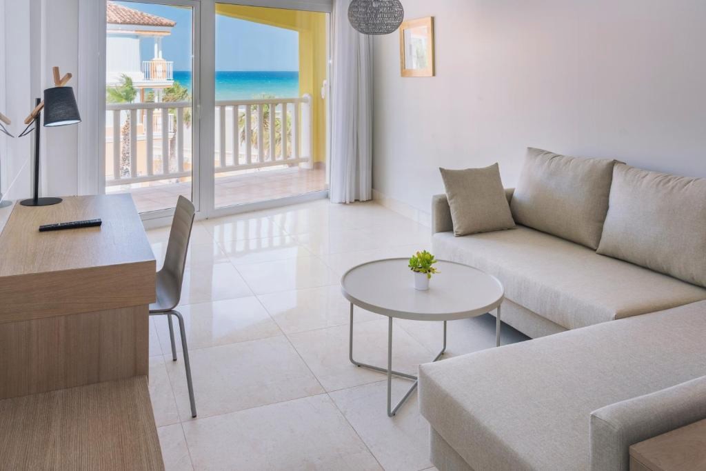 Mediterraneo Bay Hotel & Resort