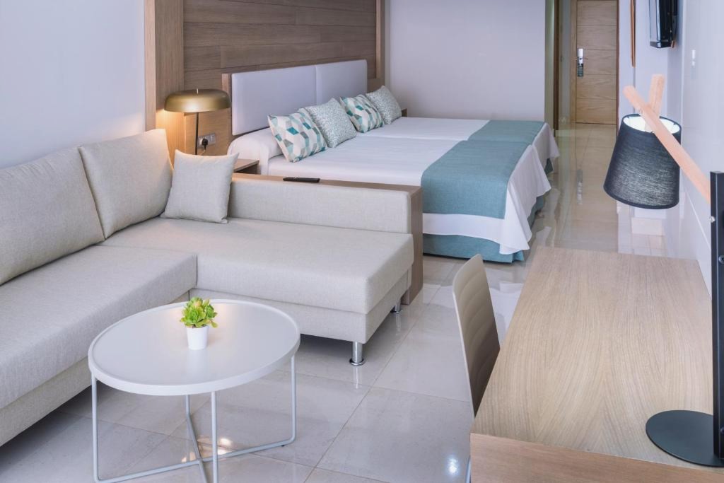 Mediterraneo Bay Hotel & Resort
