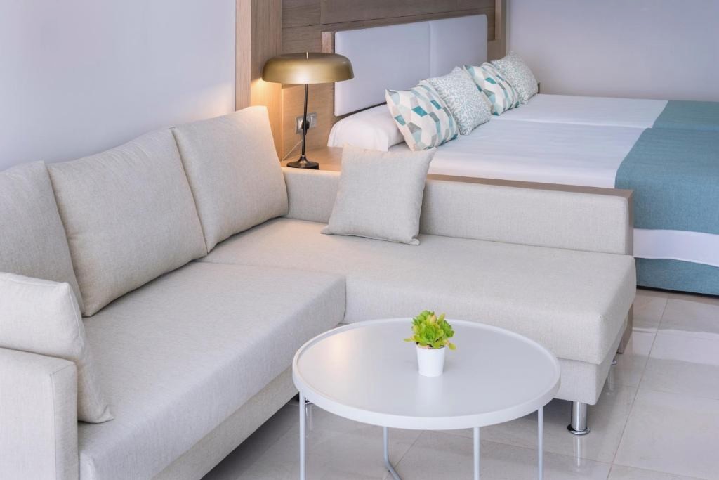 Mediterraneo Bay Hotel & Resort