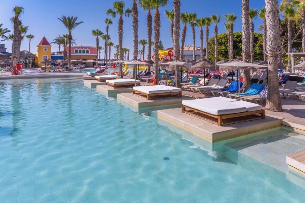 Mediterraneo Bay Hotel & Resort