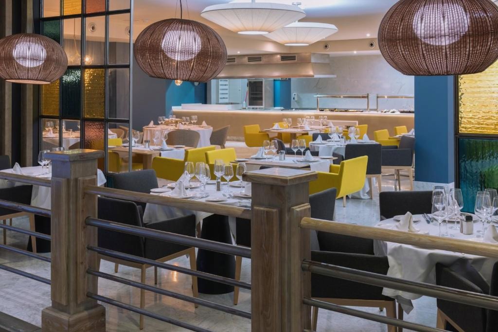 Mediterraneo Bay Hotel & Resort