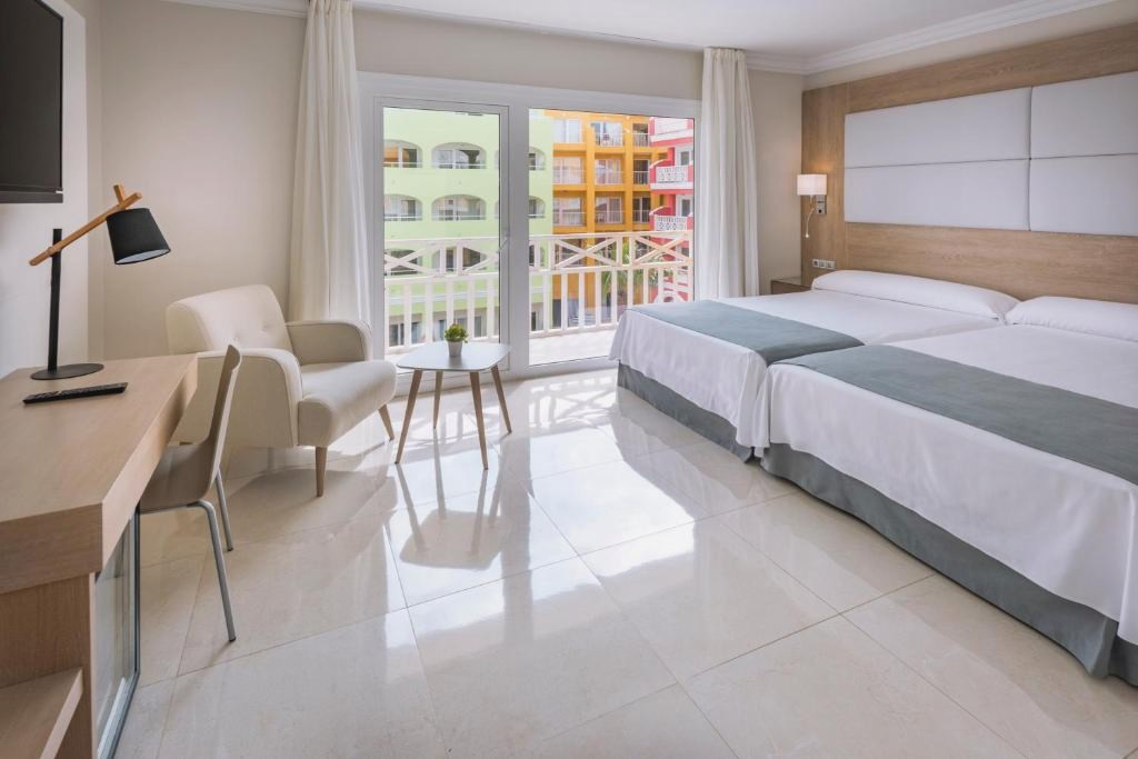 Mediterraneo Bay Hotel & Resort