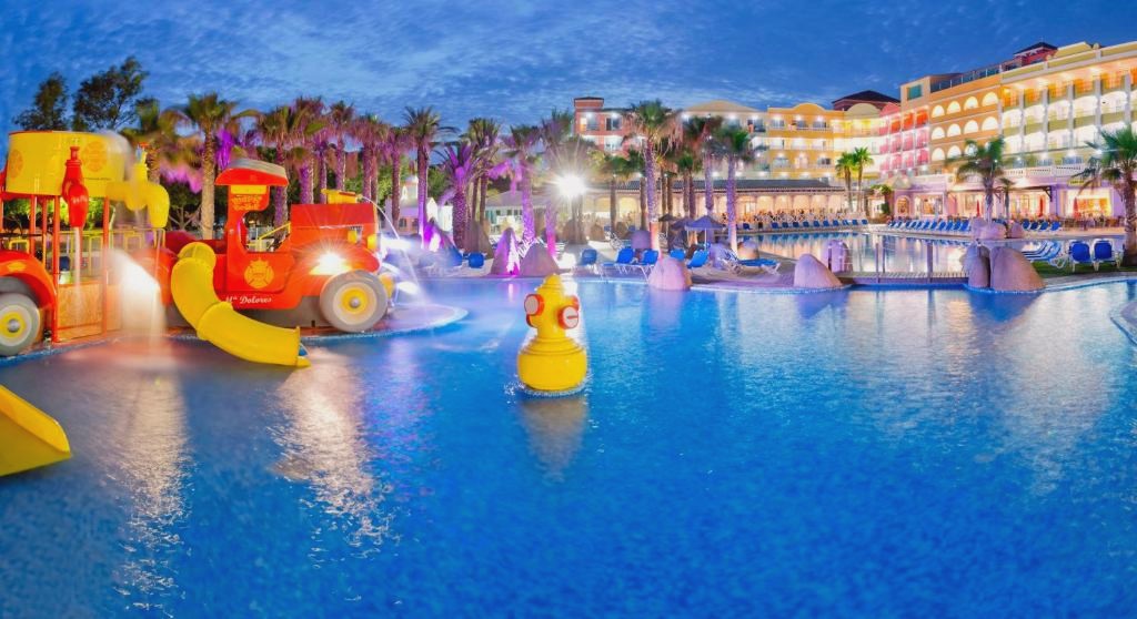 Mediterraneo Bay Hotel & Resort