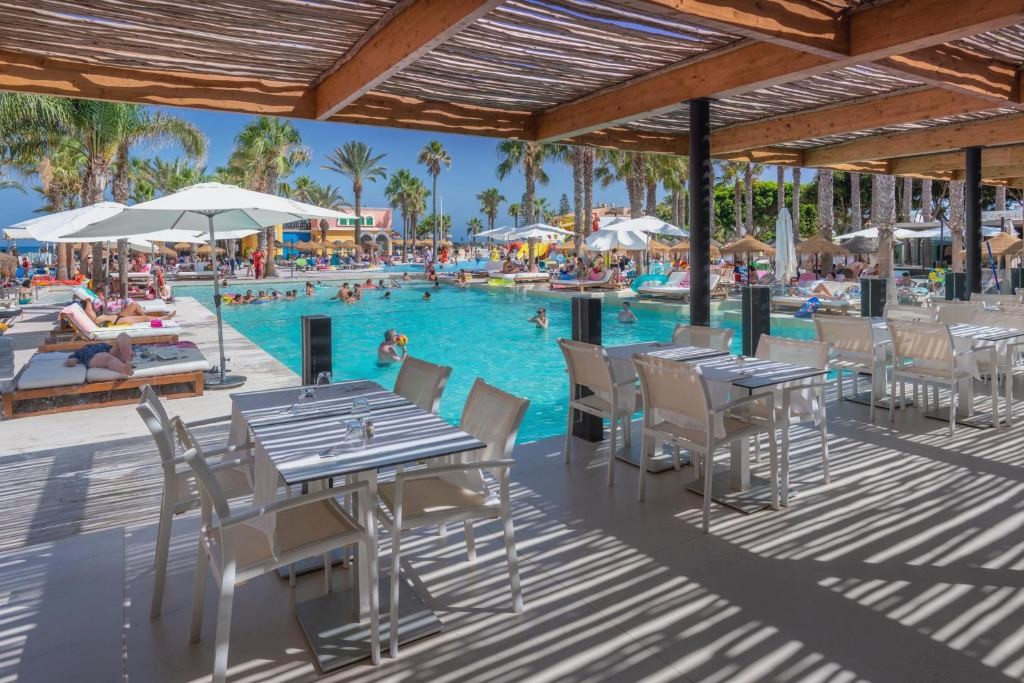 Mediterraneo Bay Hotel & Resort