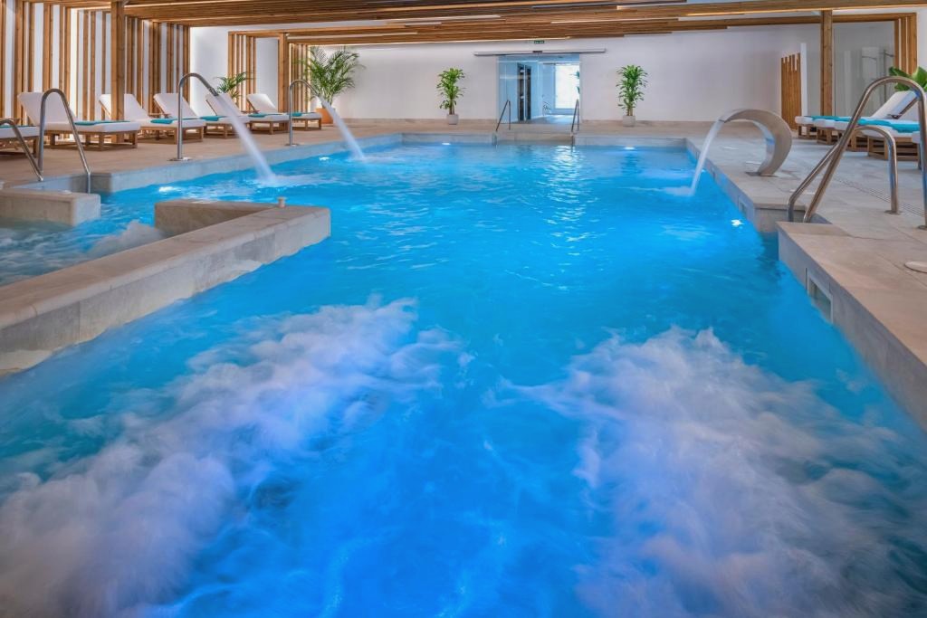Mediterraneo Bay Hotel & Resort