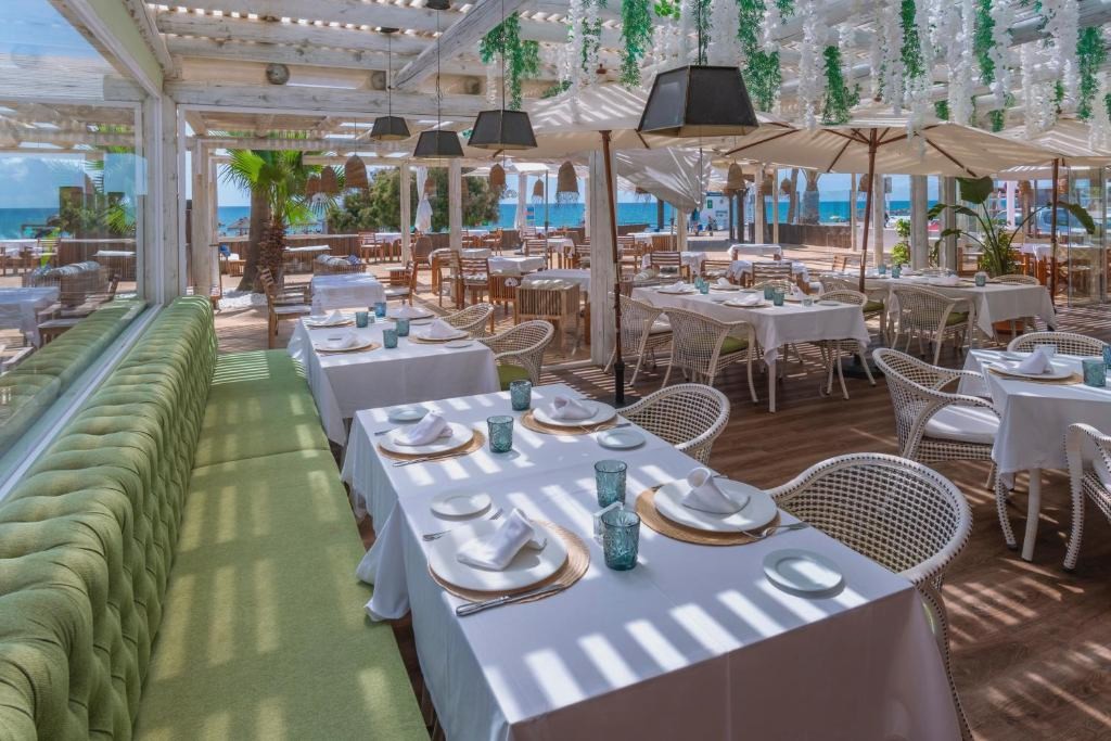 Mediterraneo Bay Hotel & Resort