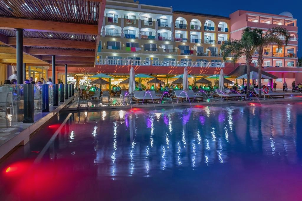 Mediterraneo Bay Hotel & Resort