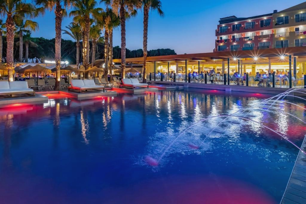 Mediterraneo Bay Hotel & Resort
