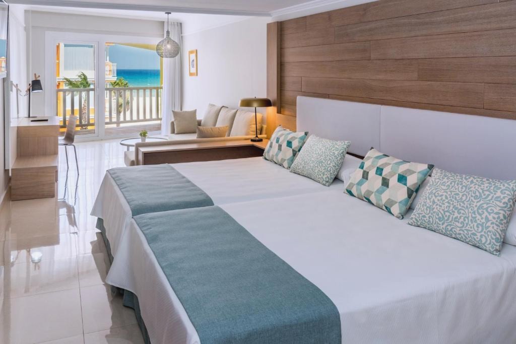Mediterraneo Bay Hotel & Resort