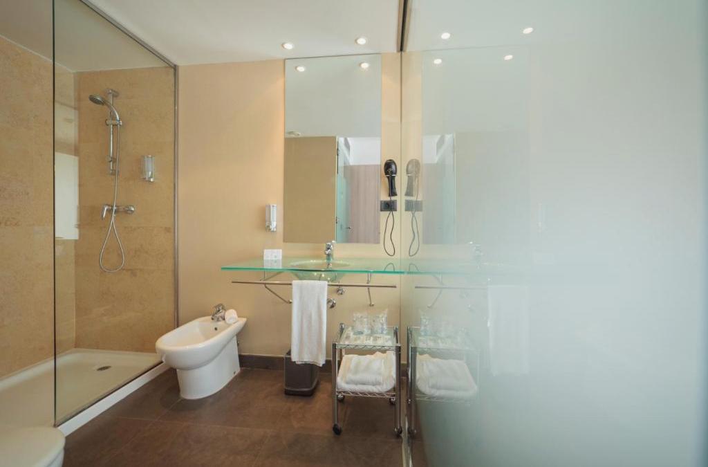 Discover Cadiz in the South of Spain - Hotel Salymar