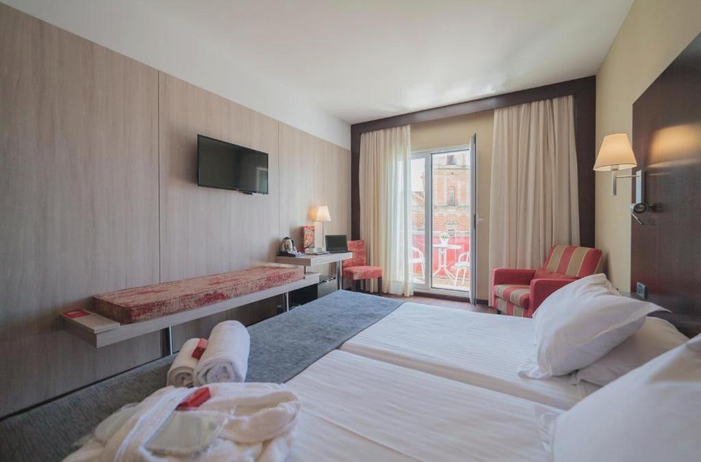 Discover Cadiz in the South of Spain - Hotel Salymar