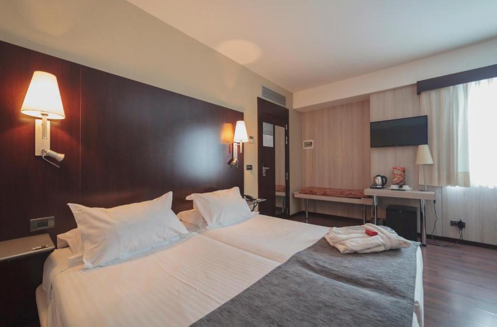 Discover Cadiz in the South of Spain - Hotel Salymar - Hotel Salymar