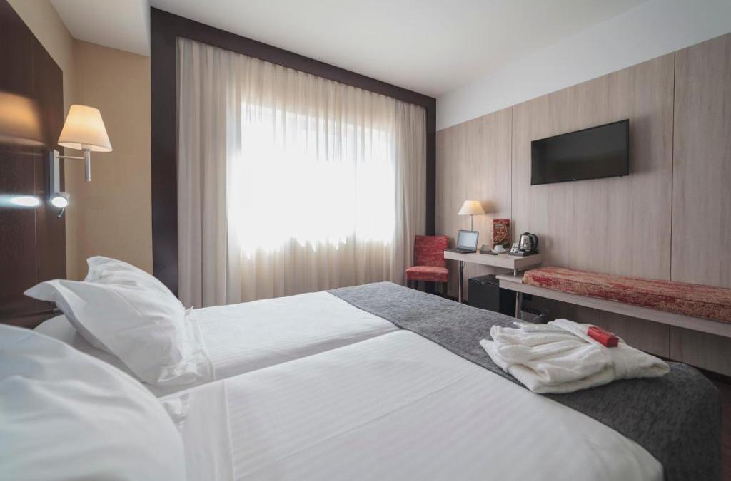 Discover Cadiz in the South of Spain - Hotel Salymar