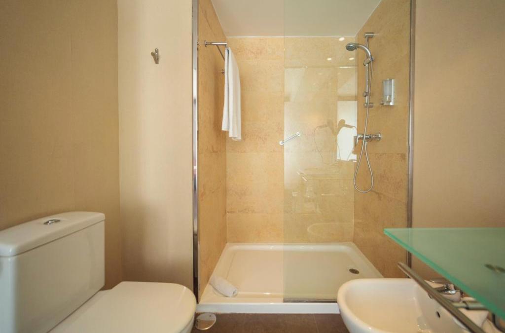 Discover Cadiz in the South of Spain - Hotel Salymar
