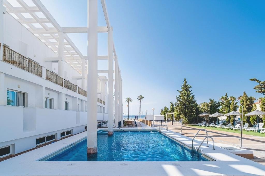 Summer in a 4* beachfront hotel in Cabo de Gata